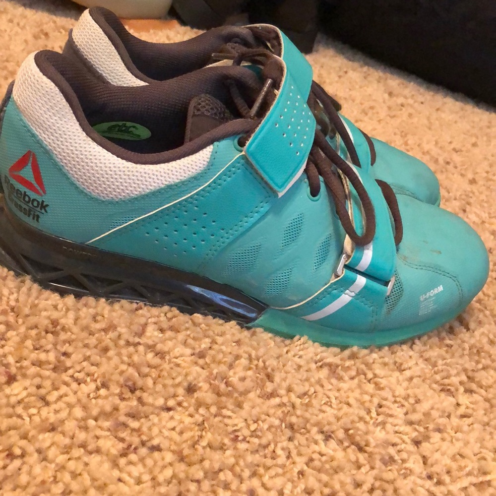 Size 7 women’s Reebok lifters